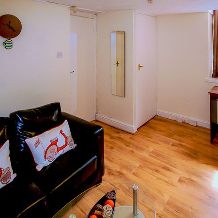 Flat 1, 63 BRUDENELL ROAD Leeds - LS6 1HA - Photo 3