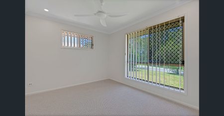 SPACIOUS 4-BEDROOM FAMILY HOME WITH POOL - PRIME LITTLE MOUNTAIN LOCATION - Photo 5