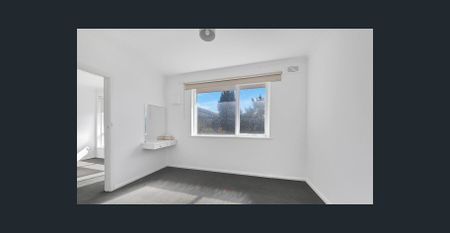 Light, Bright & Perfectly Positioned: Affordable Living Near Shops and Transport - Photo 3