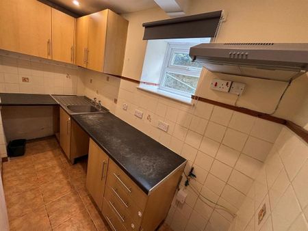 2 bedroom semi-detached house to rent - Photo 4