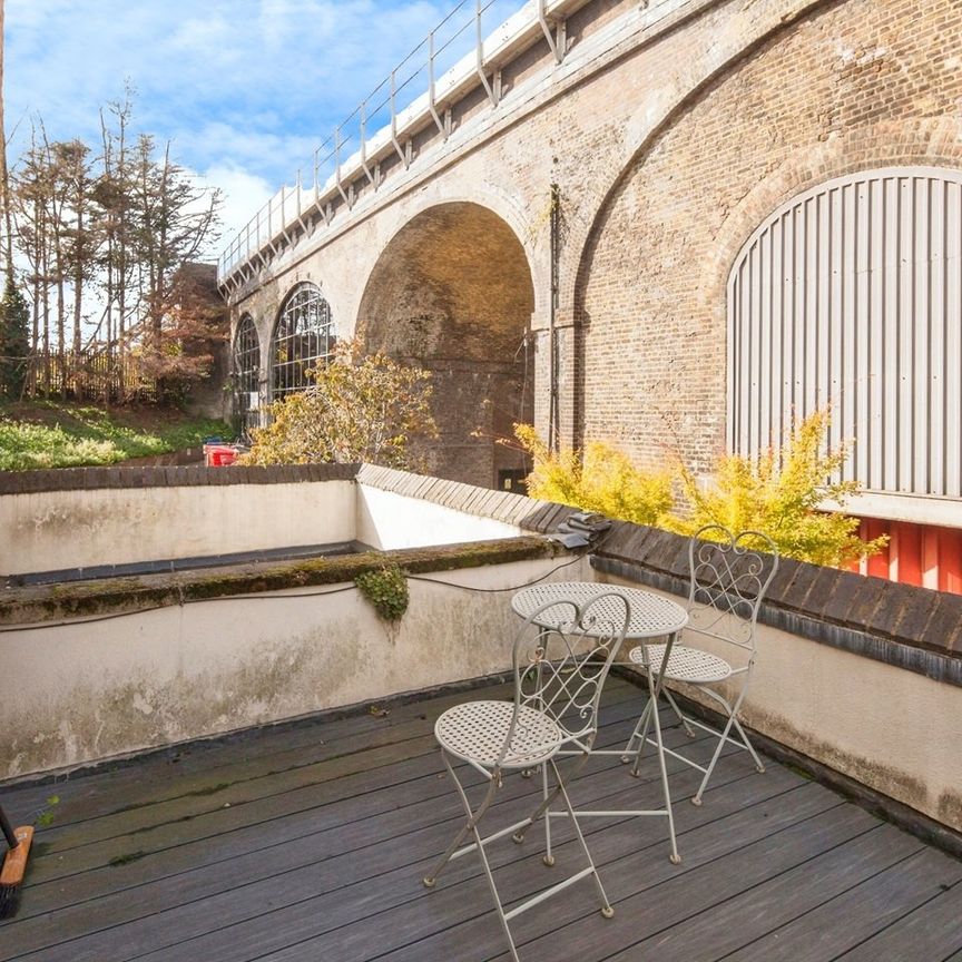 2 Bed Flat, Queenstown Road, SW8 - Photo 1