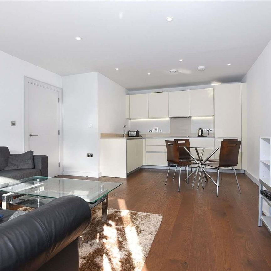 1 Bed Flat, Lambarde Square, SE10 - Photo 1