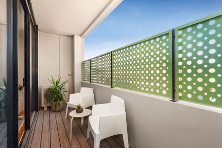 Location and Luxury - Photo 2
