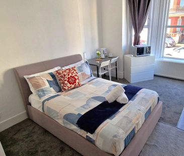 Little Acorn, Bournemouth, BH2 - Photo 4