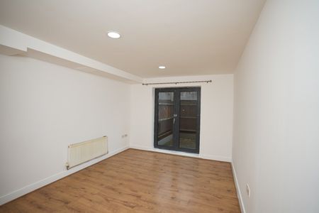 Studio Flat, Invito House, IG2 - Photo 4