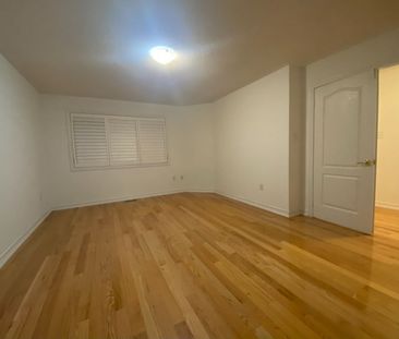 For Lease - 30 Glacier Crescent Unit# Main, Toronto, Ontario - Photo 4