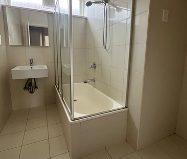 Unit 5, 13 Hartpury Avenue, Elwood, VIC - Photo 2