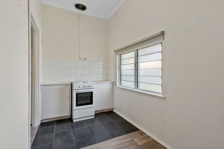 Retro Charm with Space to Make It Your Own - Photo 4