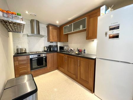 2 bedroom flat to rent - Photo 2