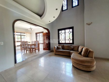 Casa com 3 quartos e 234m² para alugar em Marechal Rondon, Canoas. - Foto 2