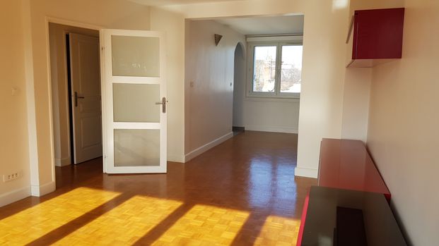 Location Appartement 5 pièces 81m² FONTAINEBLEAU 77300 - Photo 1