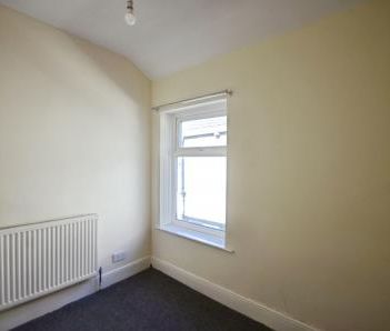 2 bedroom Flat To Let - Photo 6
