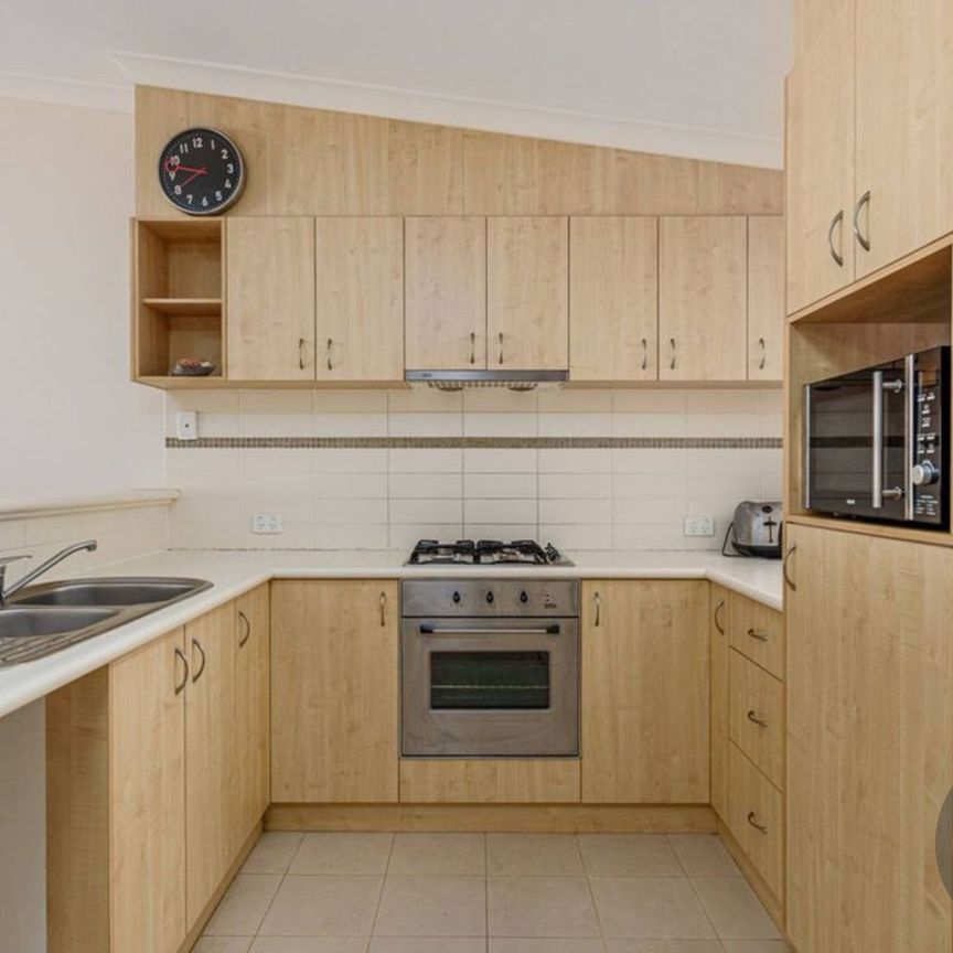 Low Maintenance Lifestyle&excl; - Photo 1