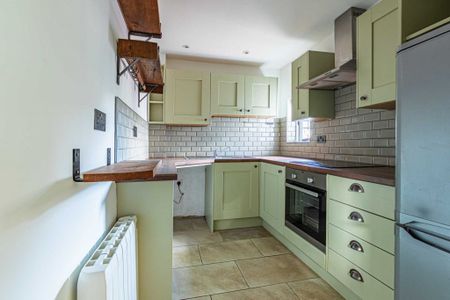 2 bed Flat for rent - Photo 4