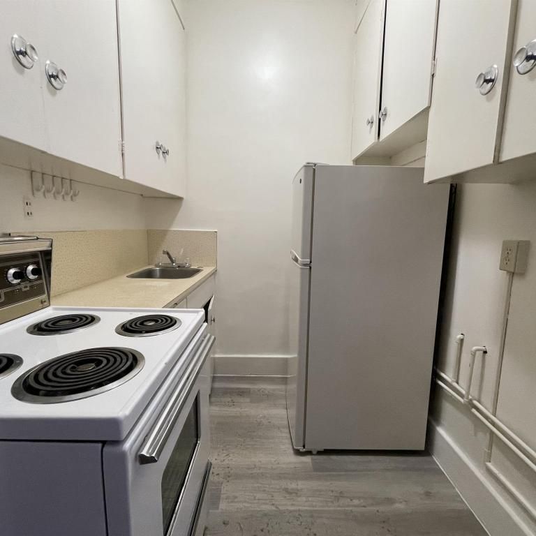 Regina Apartment near Cathedral Area - Photo 1