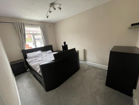 3 bedroom terraced house to rent - Photo 5