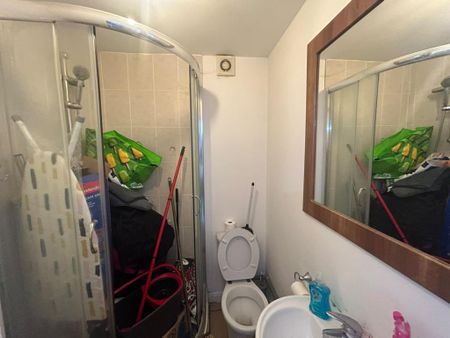4 bedroom semi-detached house to rent - Photo 5