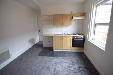 To Let 1 Bed Flat - Photo 3