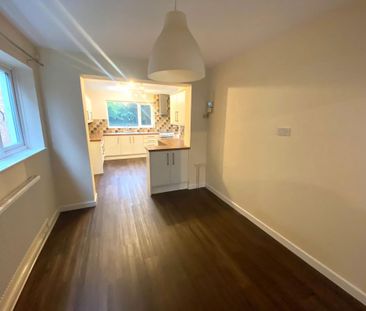 4 bedroom detached house to rent - Photo 3