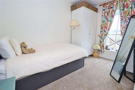 Gray Place, Ottershaw, Chertsey, Surrey, KT16 - Photo 5