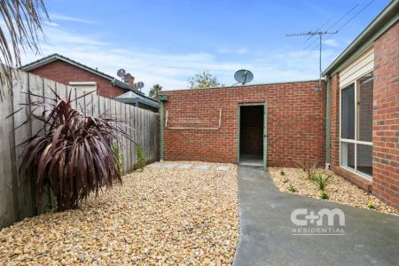“Beautifully renovated” - Photo 2