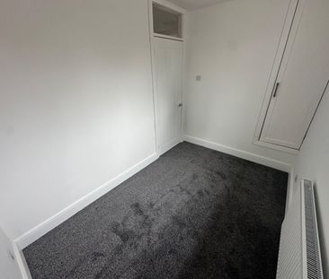 2 Bed Flat, St Peters Mews, CH42 - Photo 1