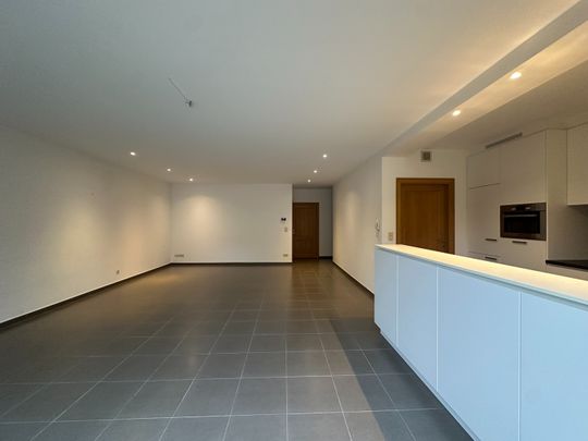 Prachtig gelijkvloers appartement met ruime tuin - Photo 1