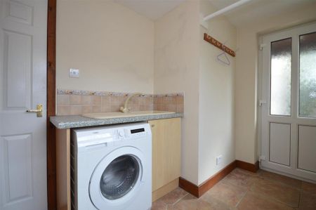 3 bedroom semi-detached house to rent - Photo 3