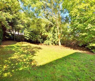 The Oval, Guildford, Surrey, GU2 - Photo 2