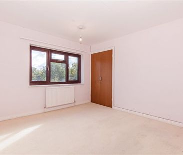 **12 or 6 MONTH LETTING** Four bedroom detached house positioned in... - Photo 3