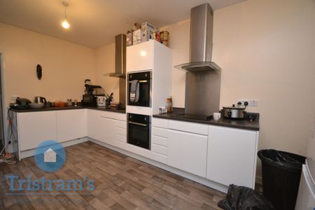 5 bed Mid Terraced House for Rent - Photo 5