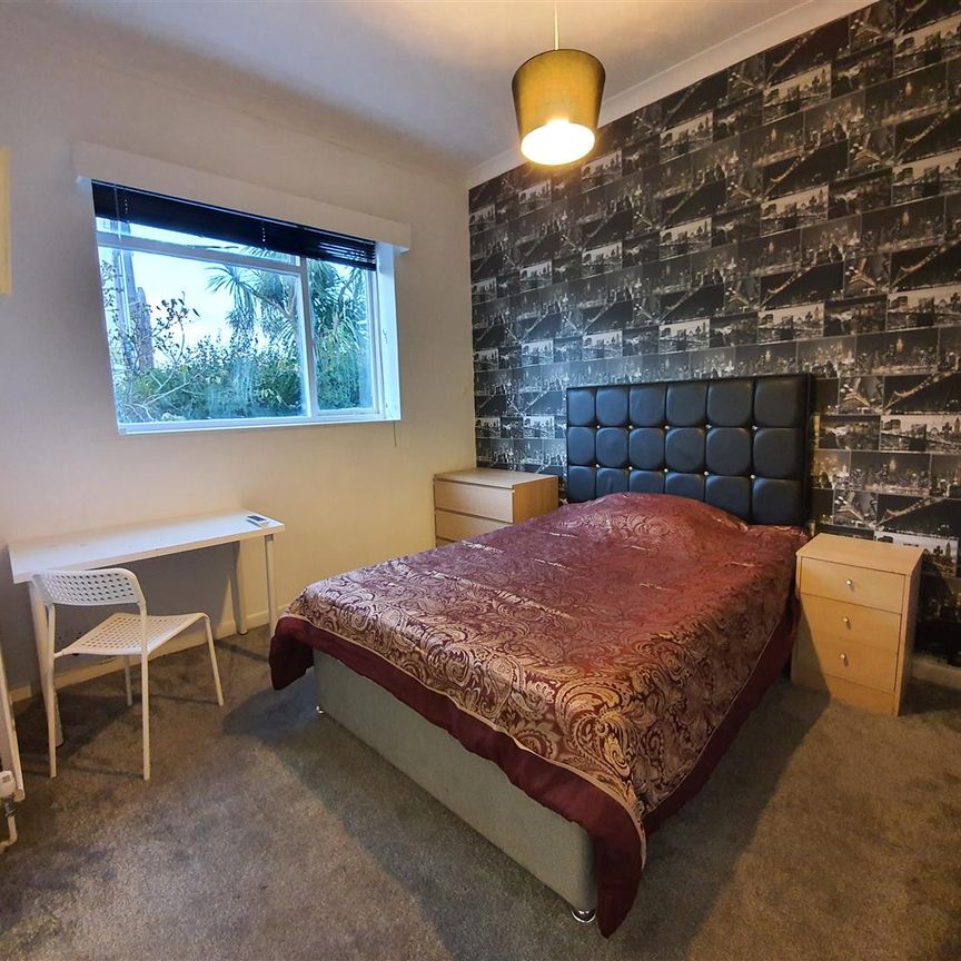 Little Acorn, Bournemouth, BH2 - Photo 1