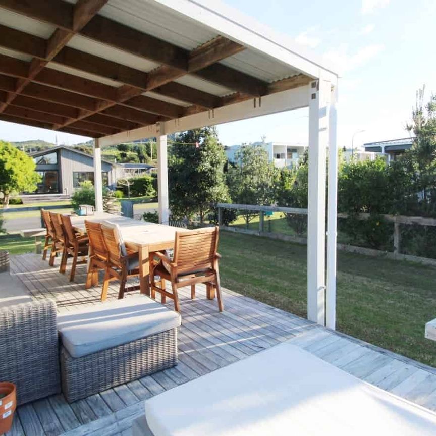 Simple and Sweet - Photo 1