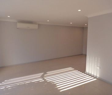 Two-Bedroom Villa in a Convenient Location - Photo 4