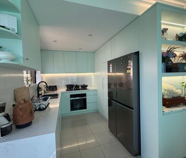 Beautiful Solid Full Brick Three Bedder Townhouse! - Photo 5