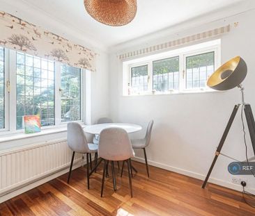 3 bedroom detached house to rent - Photo 2