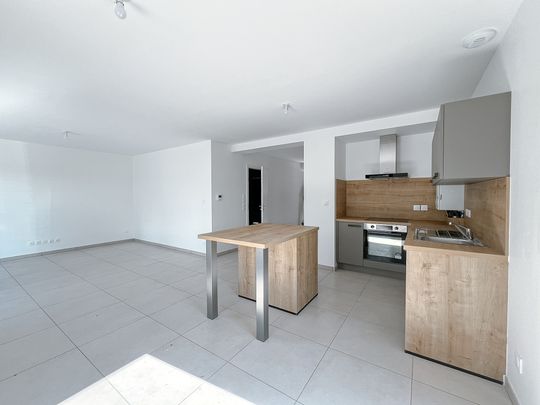 Villa neuve mitoyenne avec jardin (FRANCE) - Photo 1