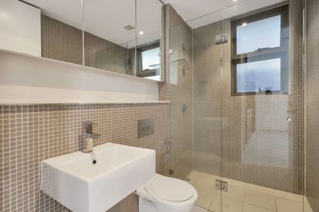 Modern 1 Bedroom Apt with Secure Parking in Great Location - Photo 4