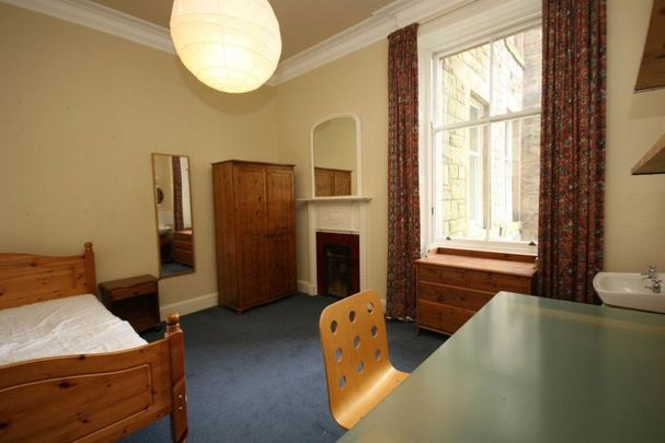 5 bedroom flat to rent - Photo 1