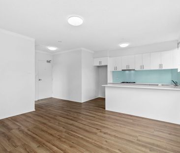 Bright And Airy Retreat In Convenient Locale - Photo 2