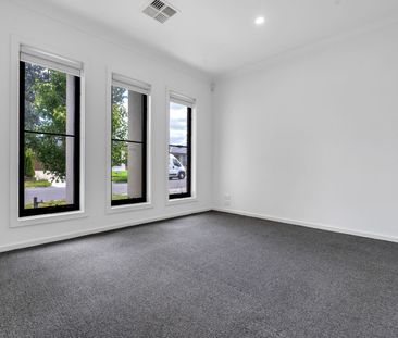 Perfect balance of space, style & convenience! - Photo 4