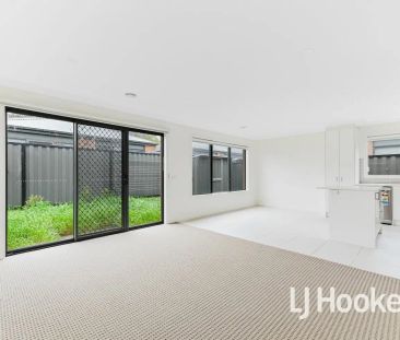 “Neat & Modern Townhouse!” - Photo 3