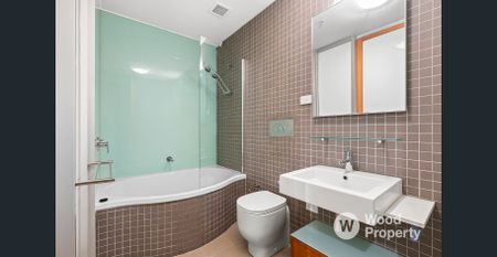 Modern Studio Living in the Heart of St Kilda – Fully Furnished with Courtyard - Photo 3