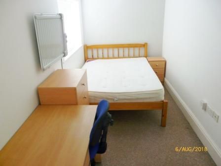 3 bedroom terraced house to rent - Photo 4