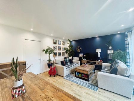 3 bedroom semi-detached house to rent - Photo 3