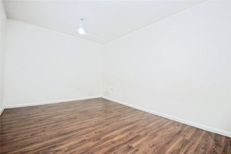 London Road, Mitcham, CR4 3HD - Photo 4