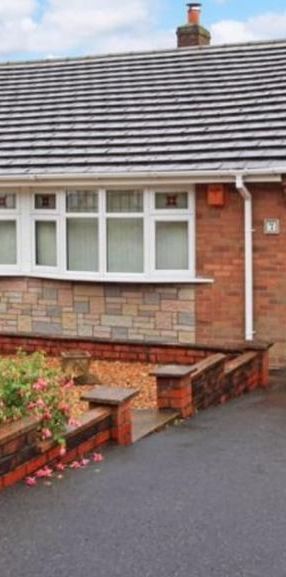 2 bedroom semi-detached bungalow to rent - Photo 2