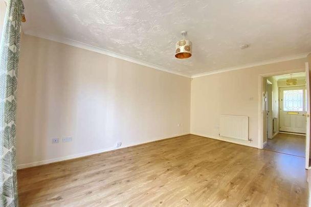 Rosebanks, Nr Town Centre, RG21 - Photo 1