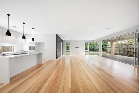 11 Velra Ave, Murrumbeena VIC 3163 - House For Rent | Domain - Photo 2