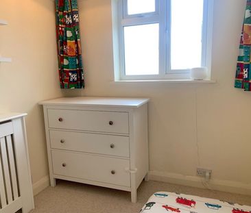 3 Bed Semi-Detached House, Dagnall Park, SE25 - Photo 4